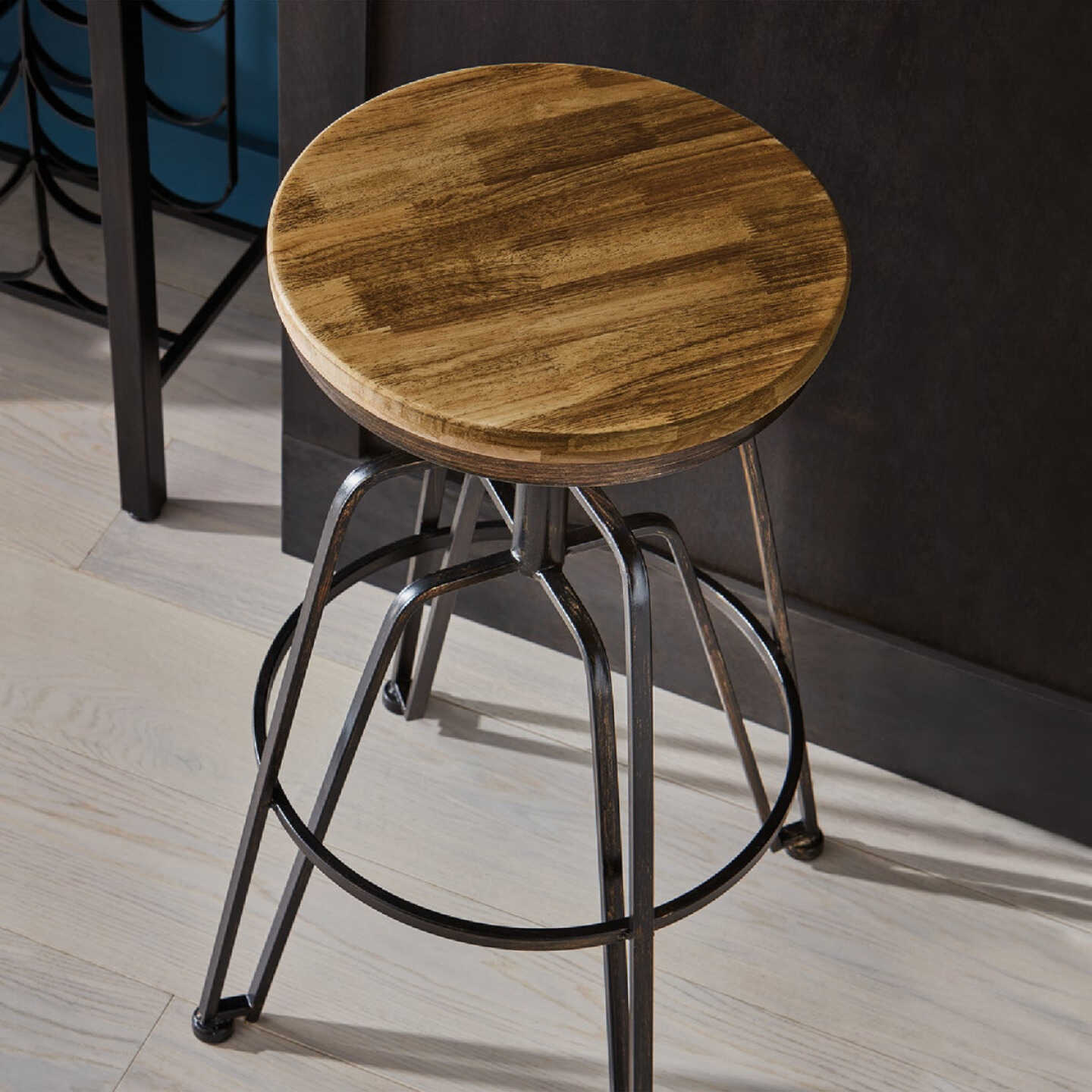 Minwax Wood Finish Penetrating Stain, Early American, 1 Qt. Image 5