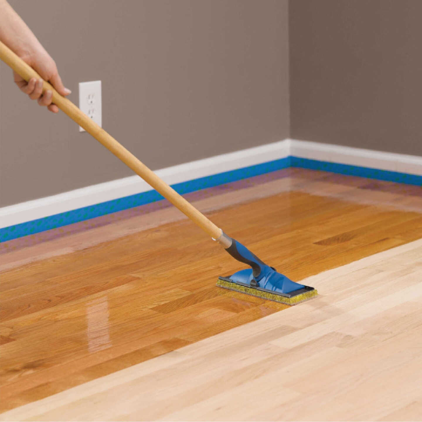 Minwax Semi-Gloss Super Fast-Drying Polyurethane For Floors, 1 Gal. Image 2