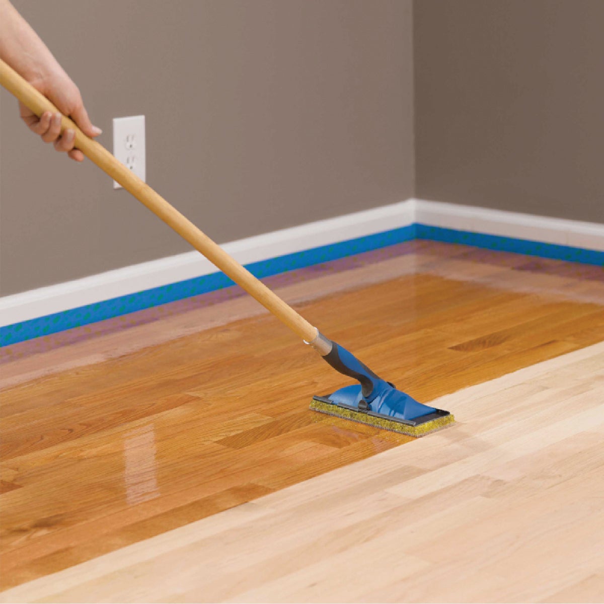Minwax Gloss Super Fast-Drying Polyurethane For Floors, 1 Gal. Image 2
