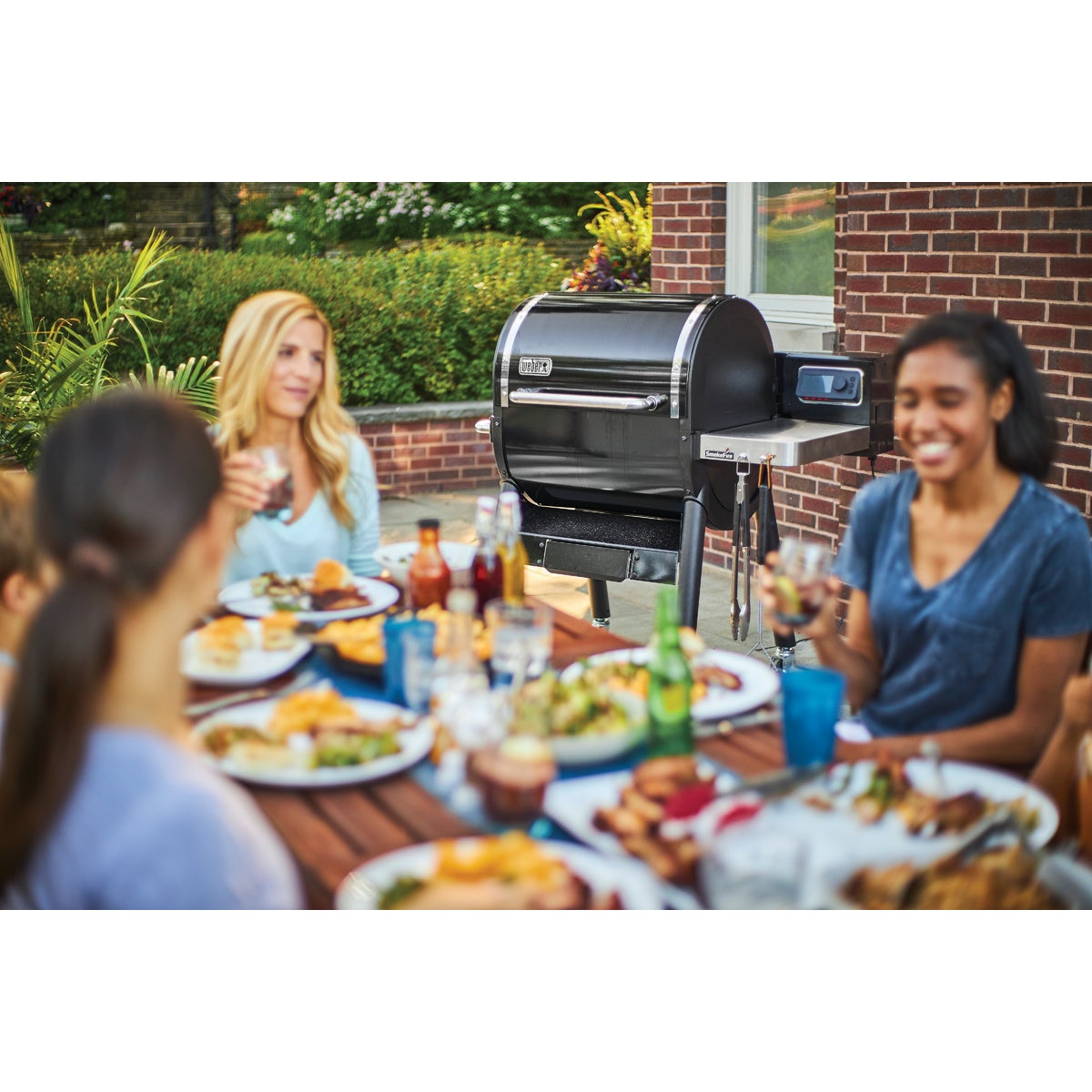 Weber SmokeFire EX4 Wood Pellet Grill, Black Image 4
