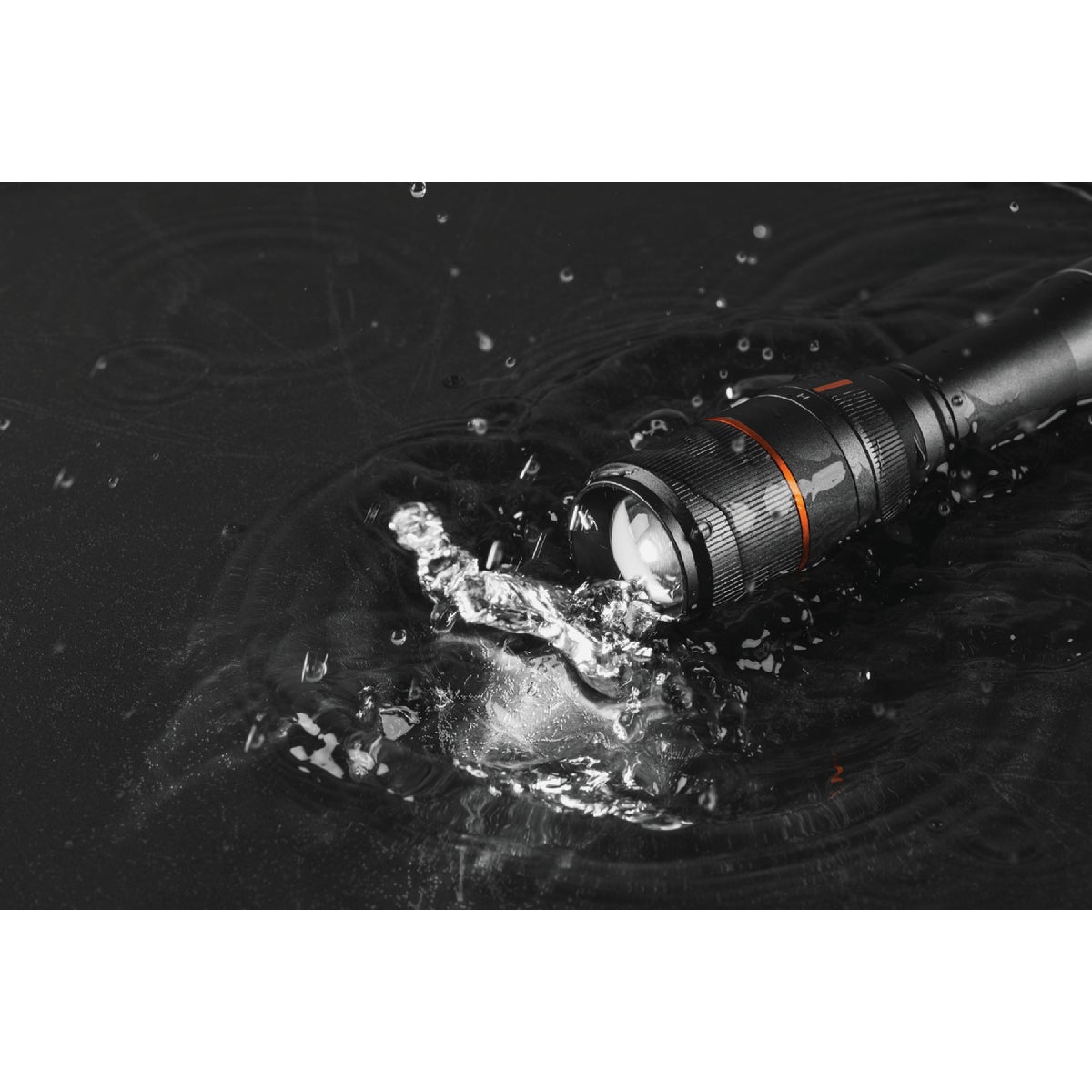 Nebo DaVinci LED Anodized Aluminum 1000 Lm. Rechargeable Flashlight Image 3