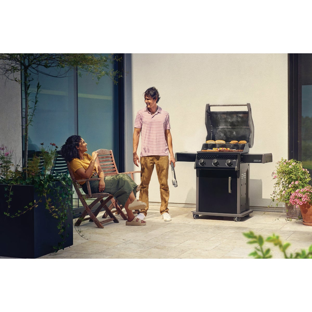 Napoleon Rogue 425 3-Burner with Cast Iron Grids LP Gas Grill, Black Image 3