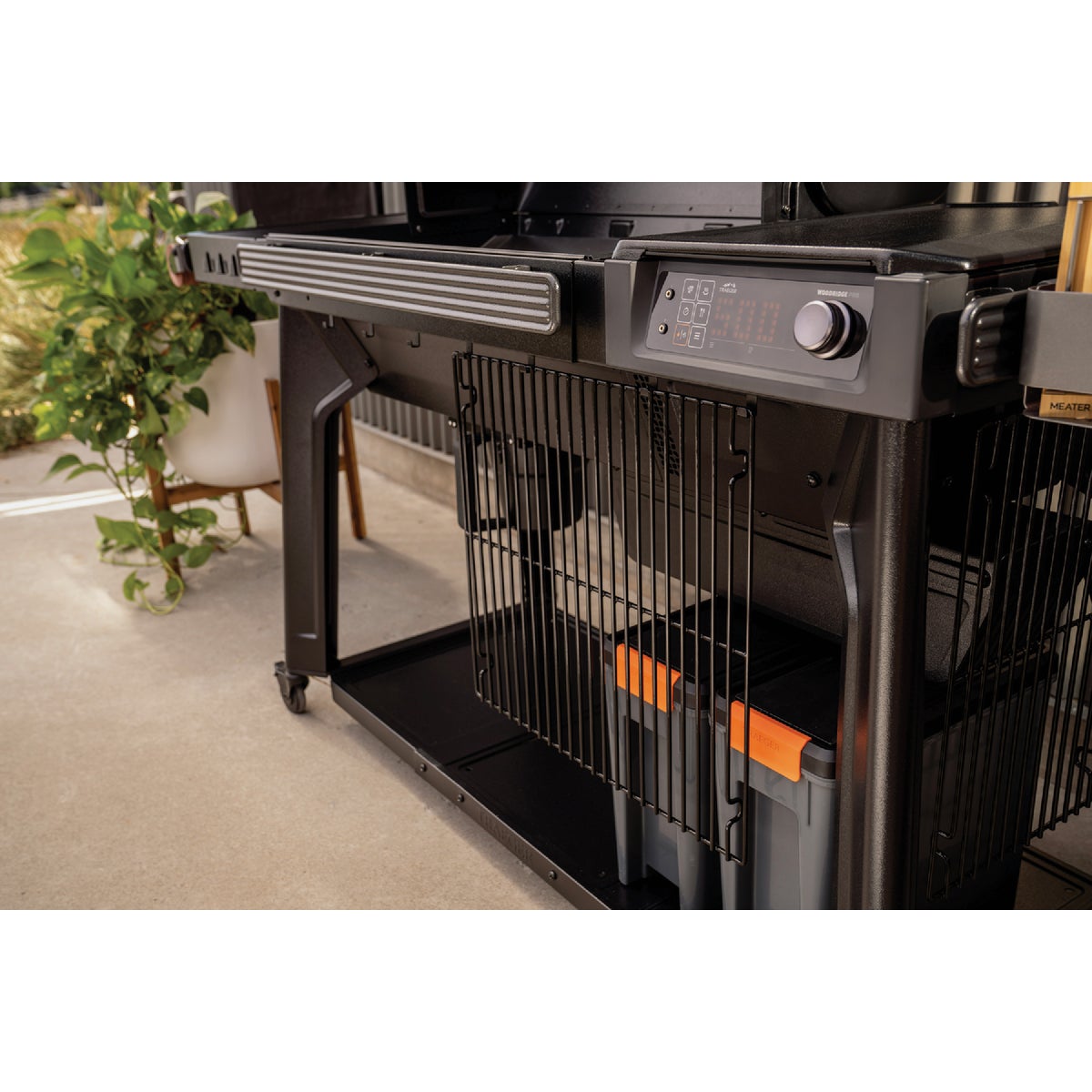 Traeger Woodridge Pro WiFire Pellet Grill Image 4