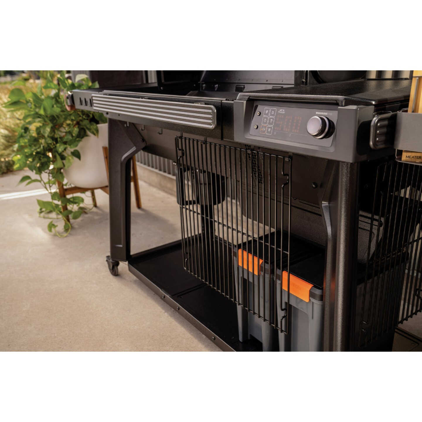 Traeger Woodridge Pro WiFire Pellet Grill Image 4