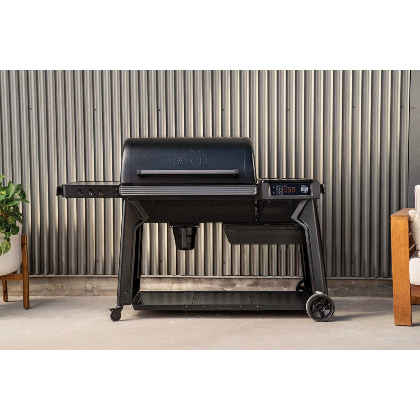 Traeger Woodridge Pro WiFire Pellet Grill Image 2