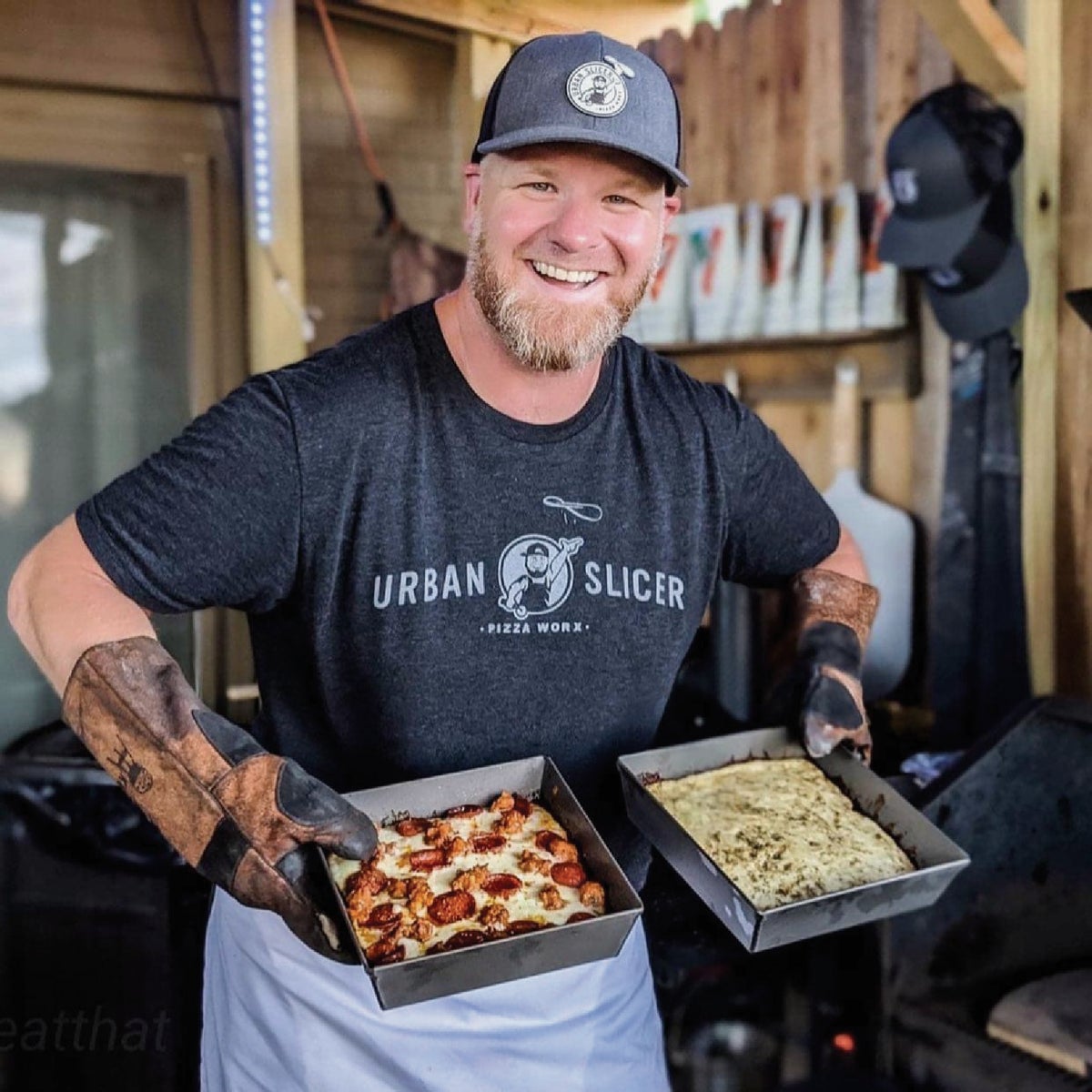 Urban Slicer Pizza Worx Red 8 Oz. Ready To Use Pizza Sauce Image 3