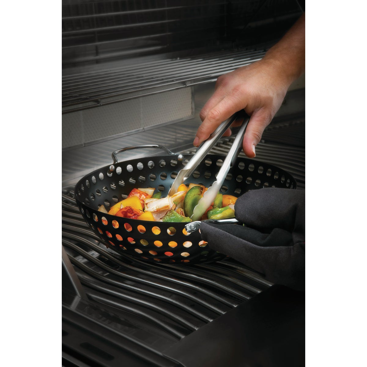 Napoleon Stainless Steel Auto Locking Tongs Image 3