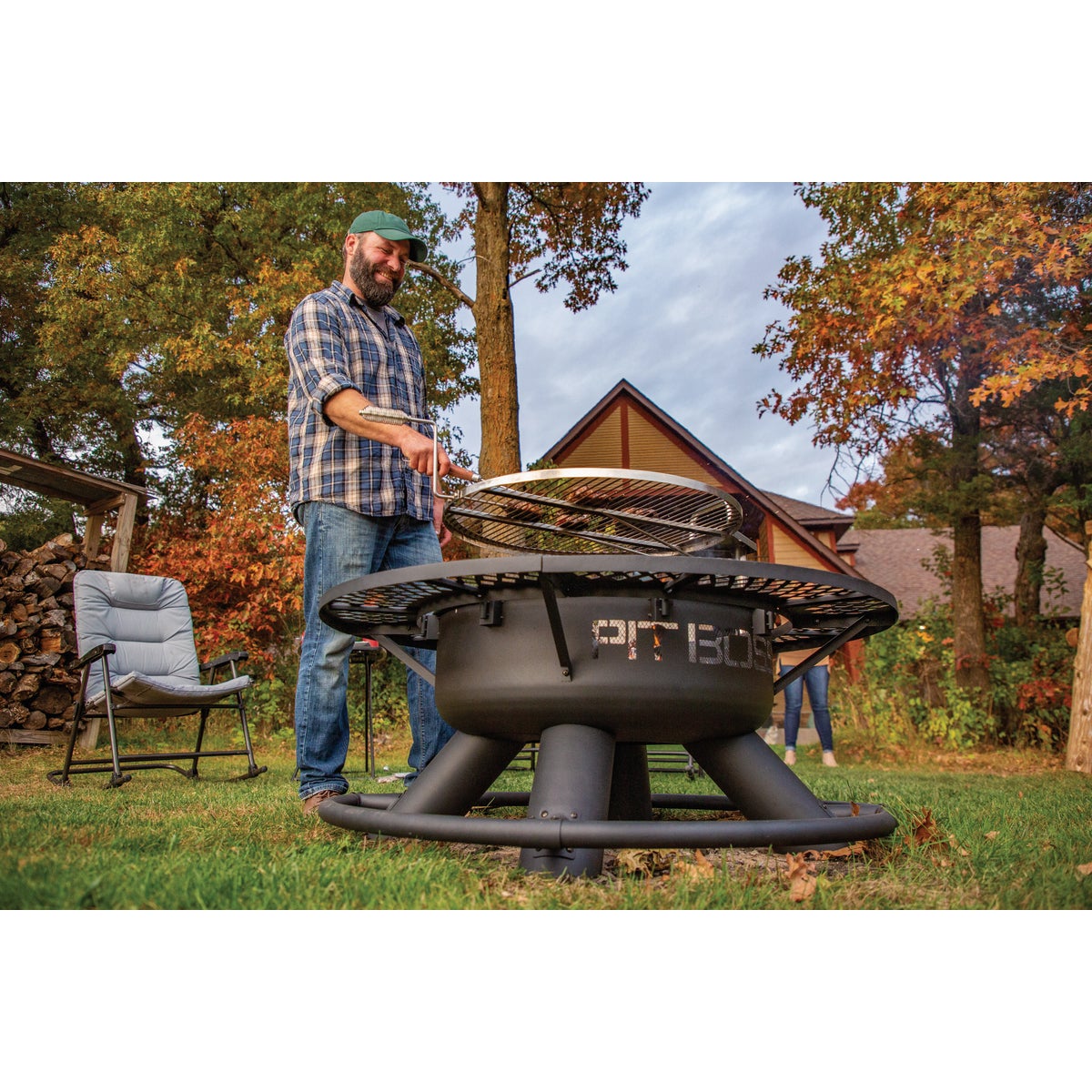 Pit Boss 2-In-1 24 In. Black Round Fire Pit & Grill Image 3