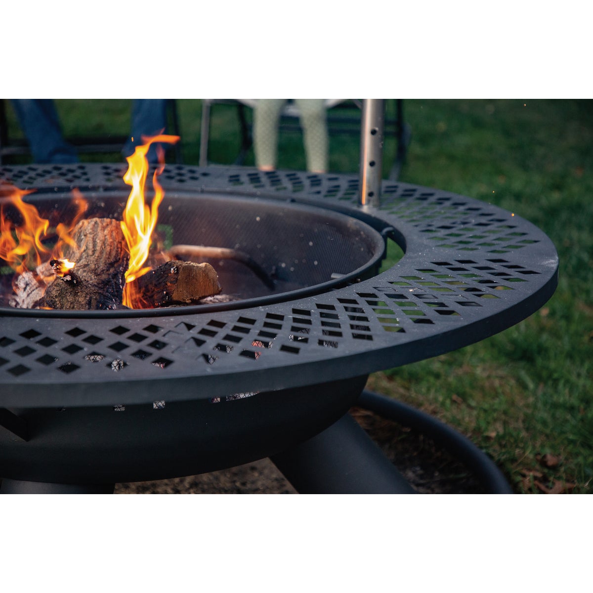Pit Boss 2-In-1 24 In. Black Round Fire Pit & Grill Image 6
