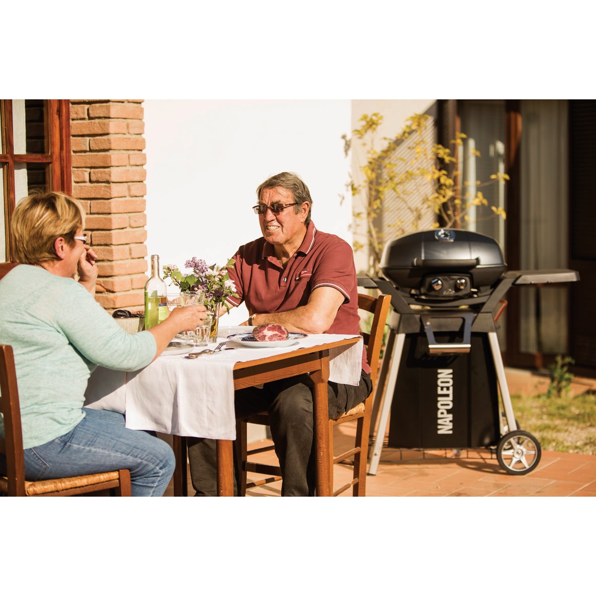 Napoleon TravelQ PRO285 Portable Propane Gas Grill, Black Image 3