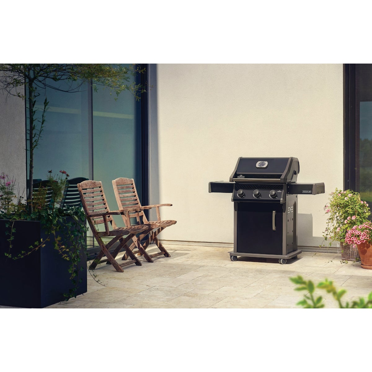 Napoleon Rogue 425 3-Burner Natural Gas Grill, Black Image 2
