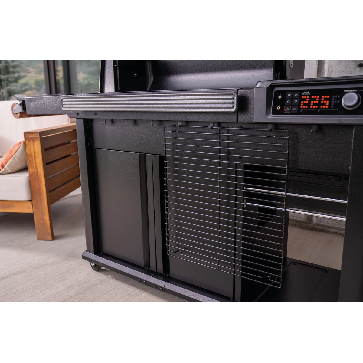 Traeger Woodridge Elite WiFire Pellet Grill Image 6