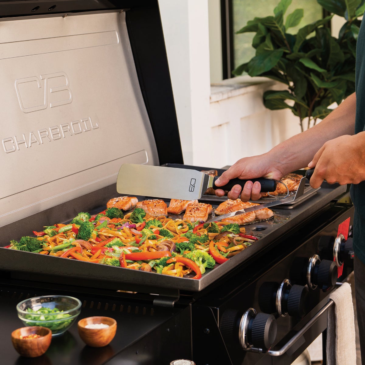 Char-Broil 7-Piece Griddle Tool Set Image 2