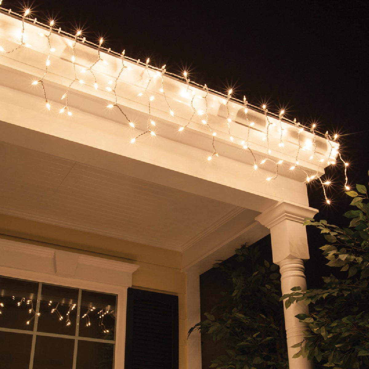 J Hofert Clear 100-Bulb Mini Incandescent Icicle Light Set with White Wire Image 3