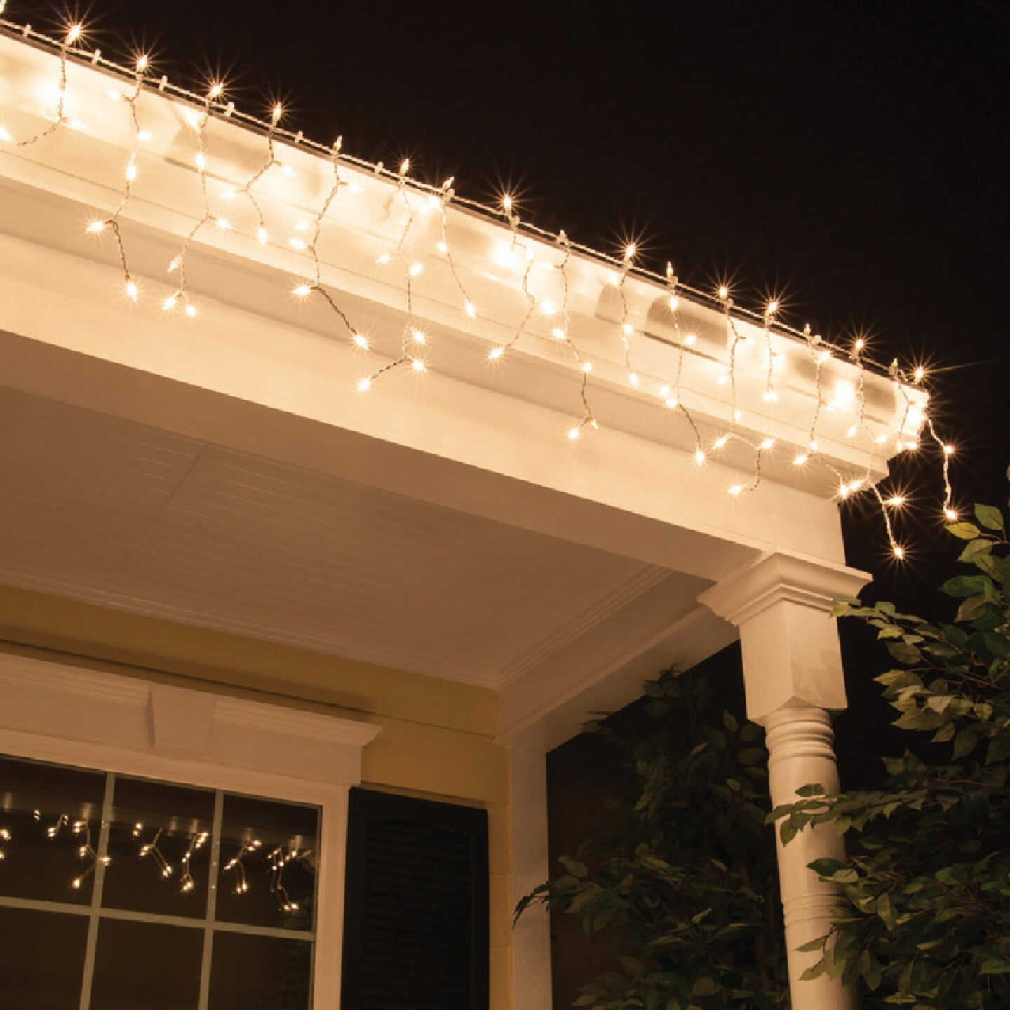 J Hofert Clear 100-Bulb Mini Incandescent Icicle Light Set with White Wire Image 3