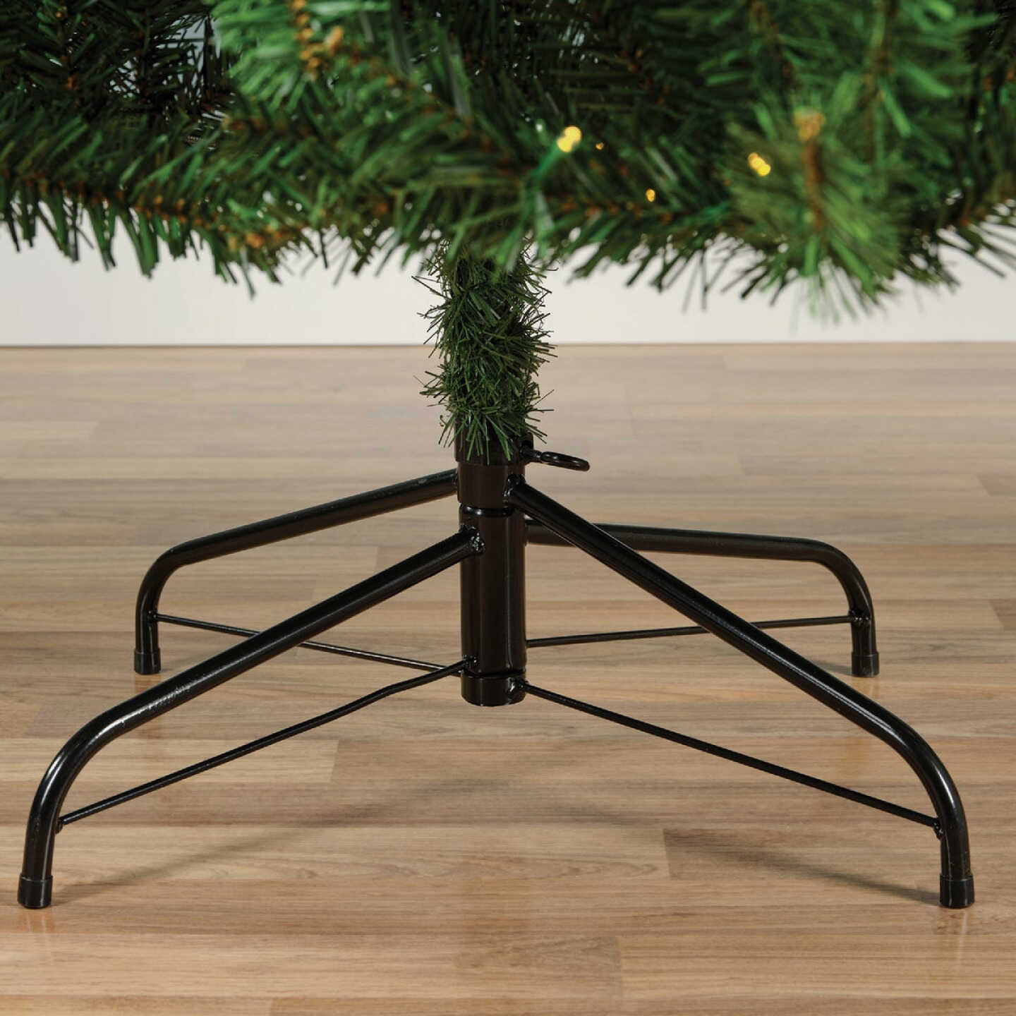 Everlands 6 Ft. Warm White LED Monarch Pine Christmas Tree Image 3